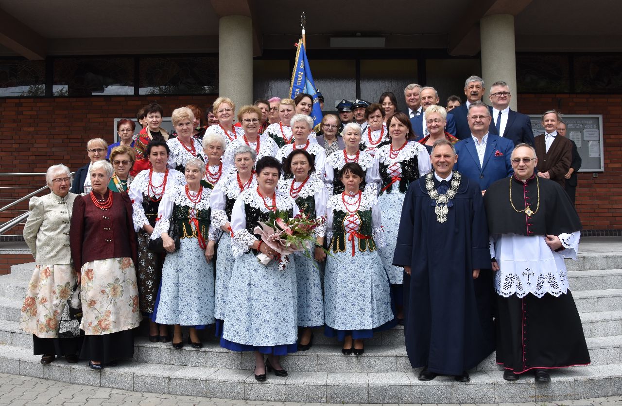 Członkinie Koła Gospodyń Wiejskich wraz z gośćmi